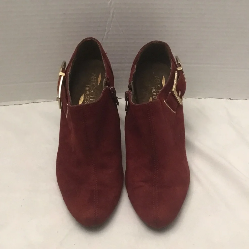 Aerosols women’s used red ankle heels