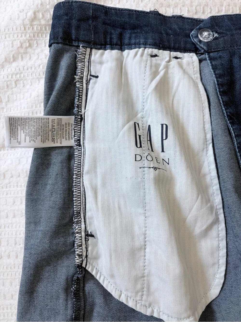 Gap x DÔEN Dark Blue Denim Pleated shorts. Size 28