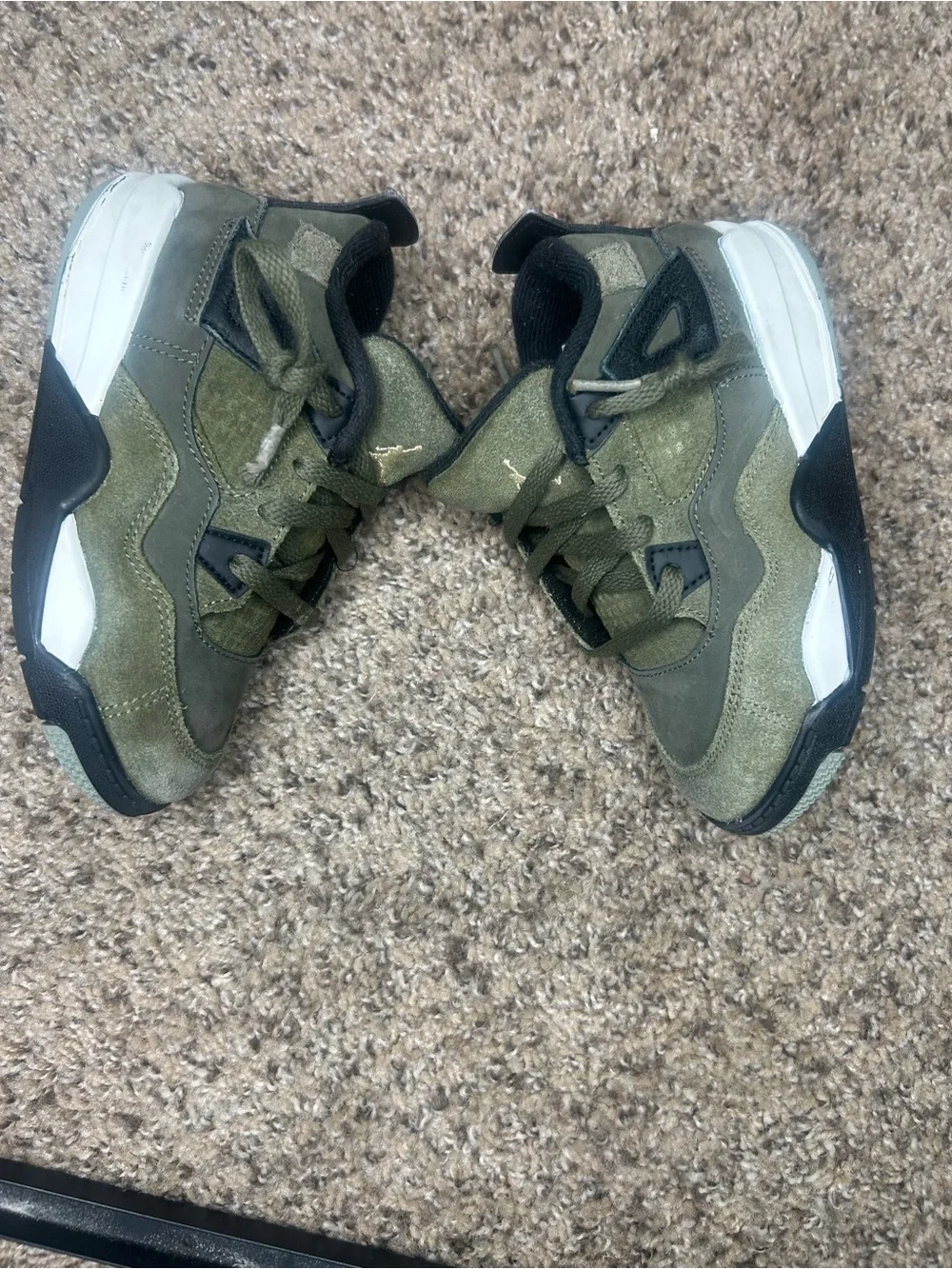 four pairs of shoes that need to be repair look at pictures