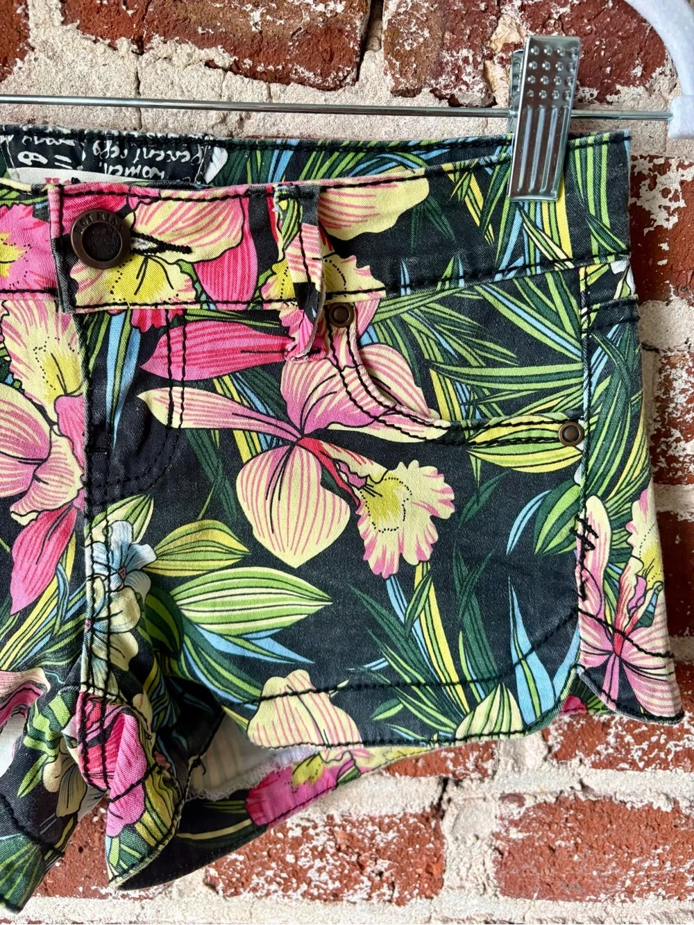 Hot Kiss loud spandex trendy