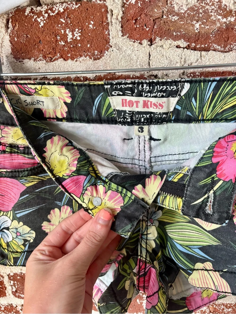 Hot Kiss travel tropical hawaiian