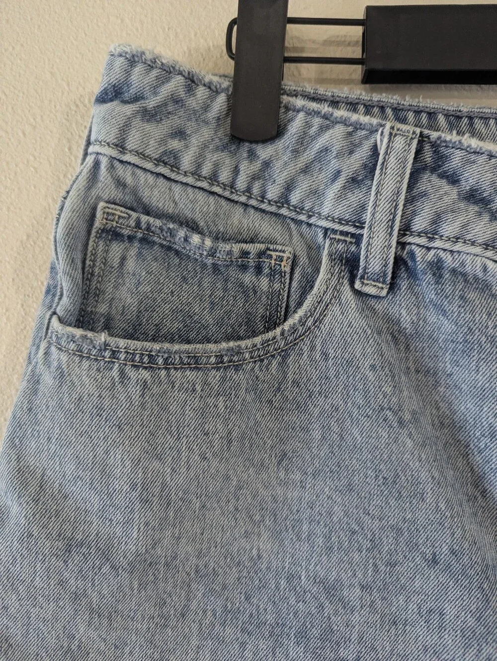 Hollister light acid