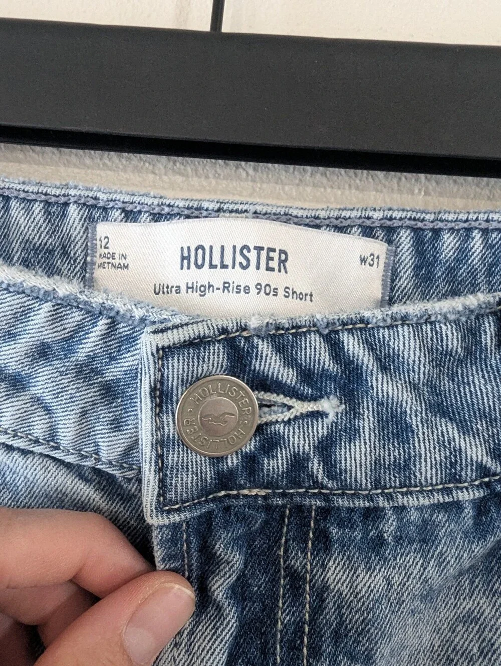 Hollister light acid