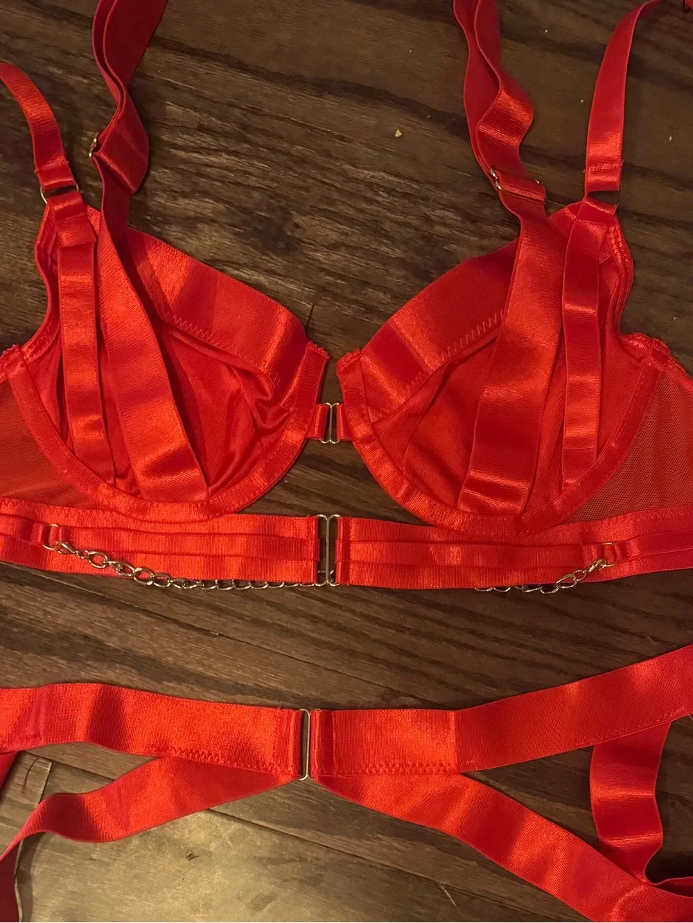 N/A bold red