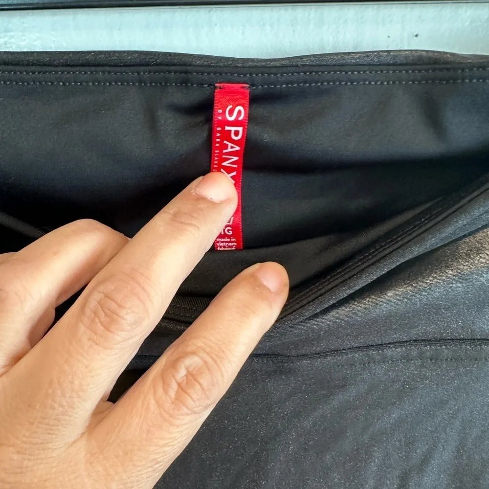 SPANX glossy black