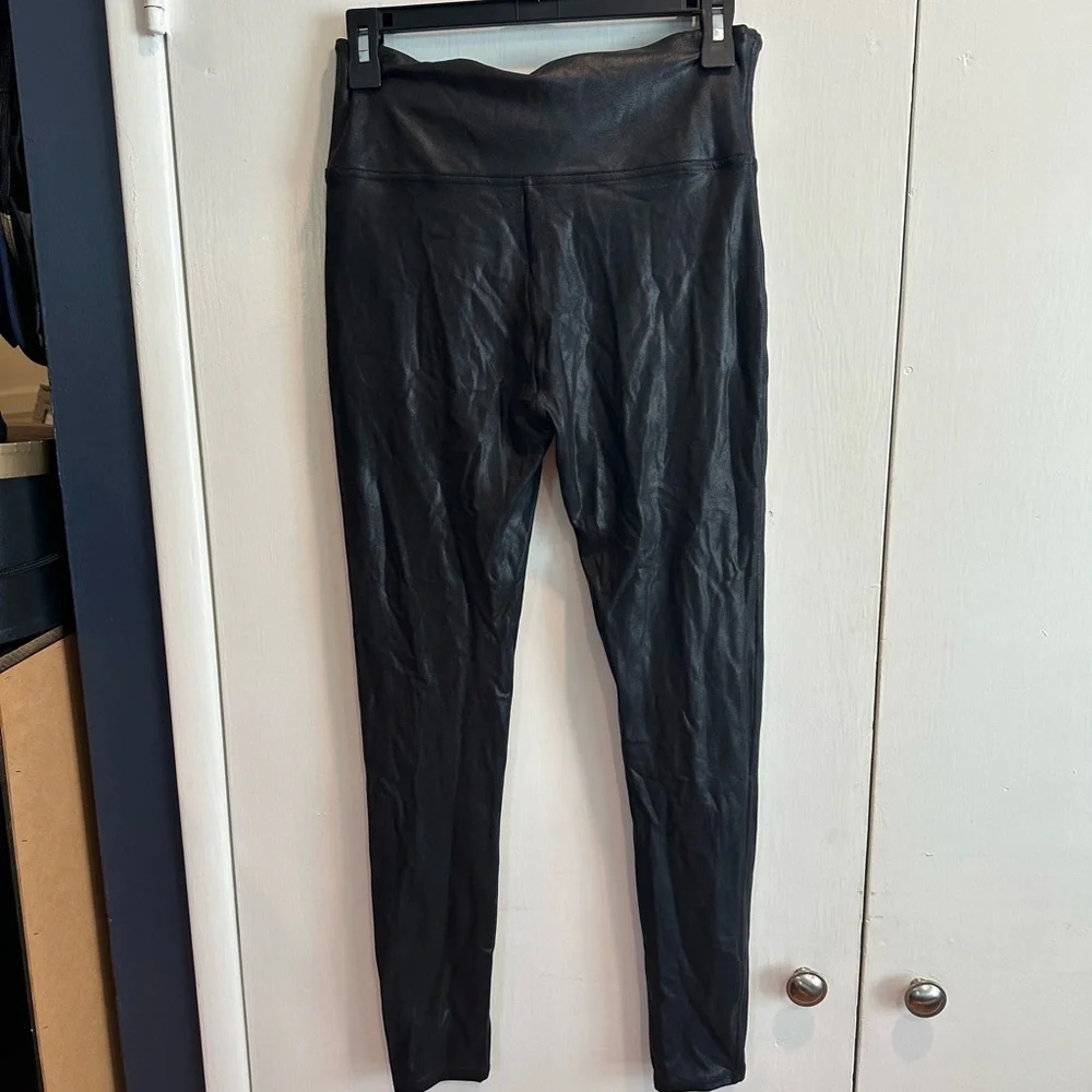 SPANX glossy black