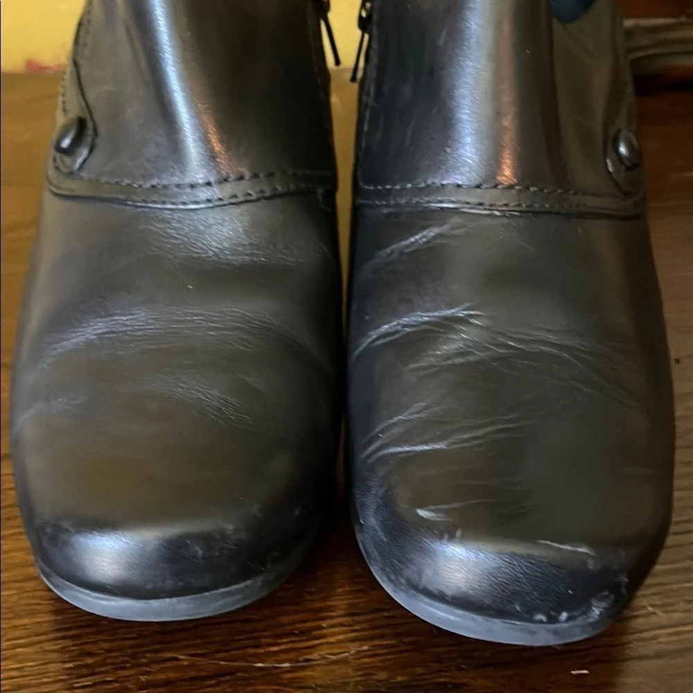 Clarks elegant black