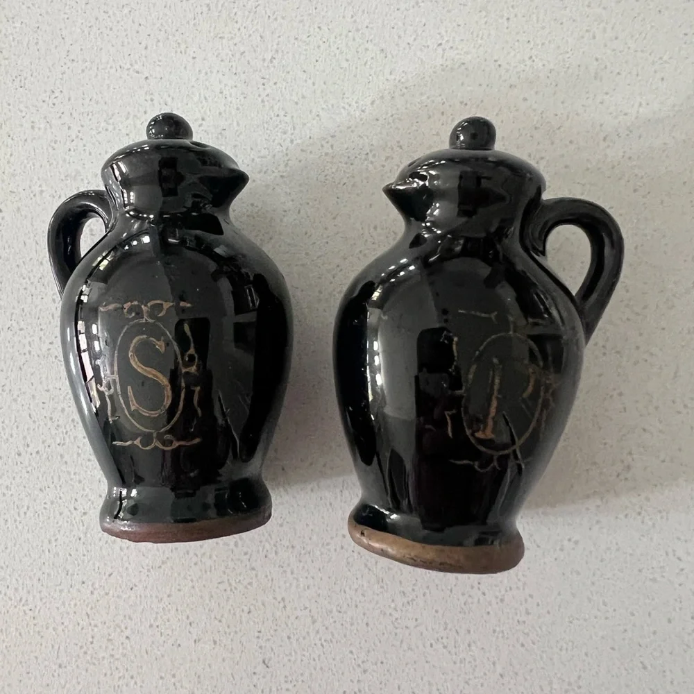 N/A stoppers shakers come