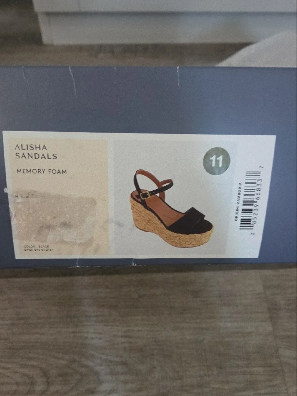 Universal Thread box chic