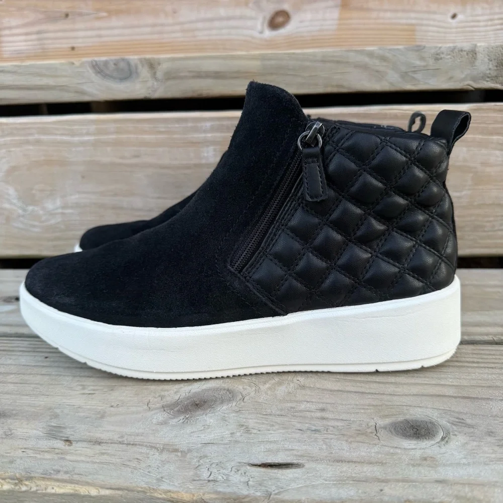 Clarks Suede Ankle Bootie Layton Black Leather Quilted Platform Sneaker 9.5 M