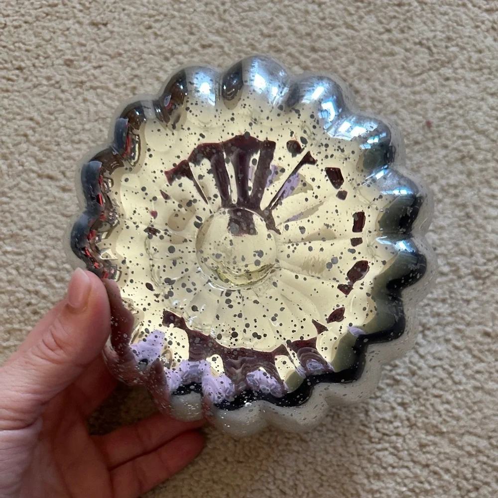 N/A vase shaped decor