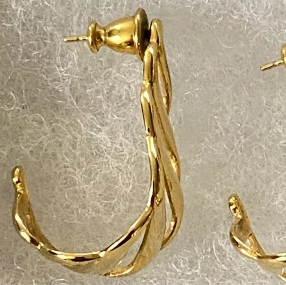 Monet vintage gold