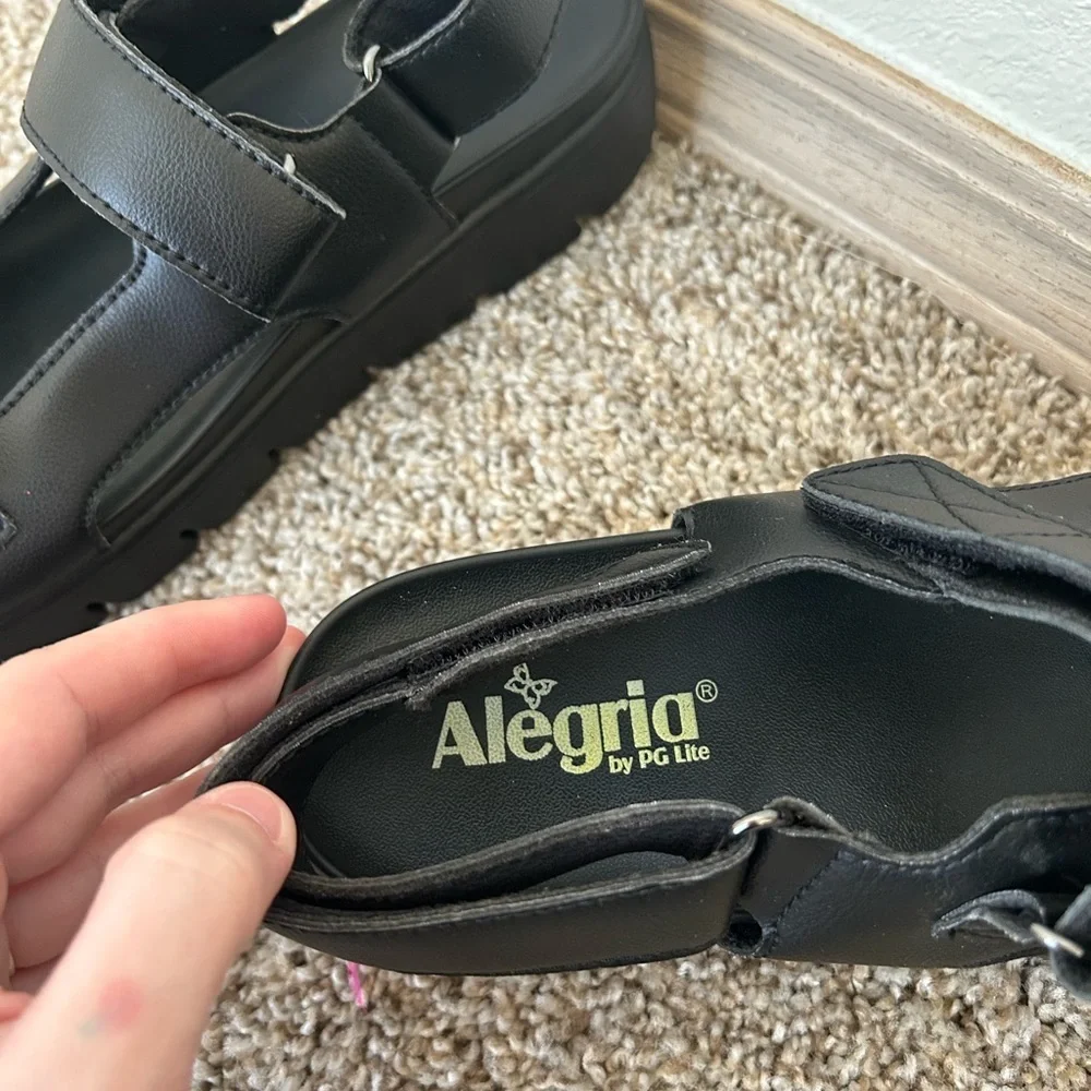 Alegria henlee black