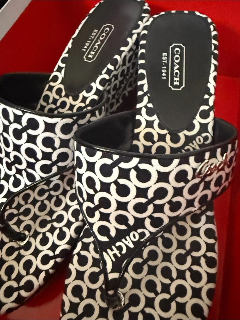 Coach women signature cushioned