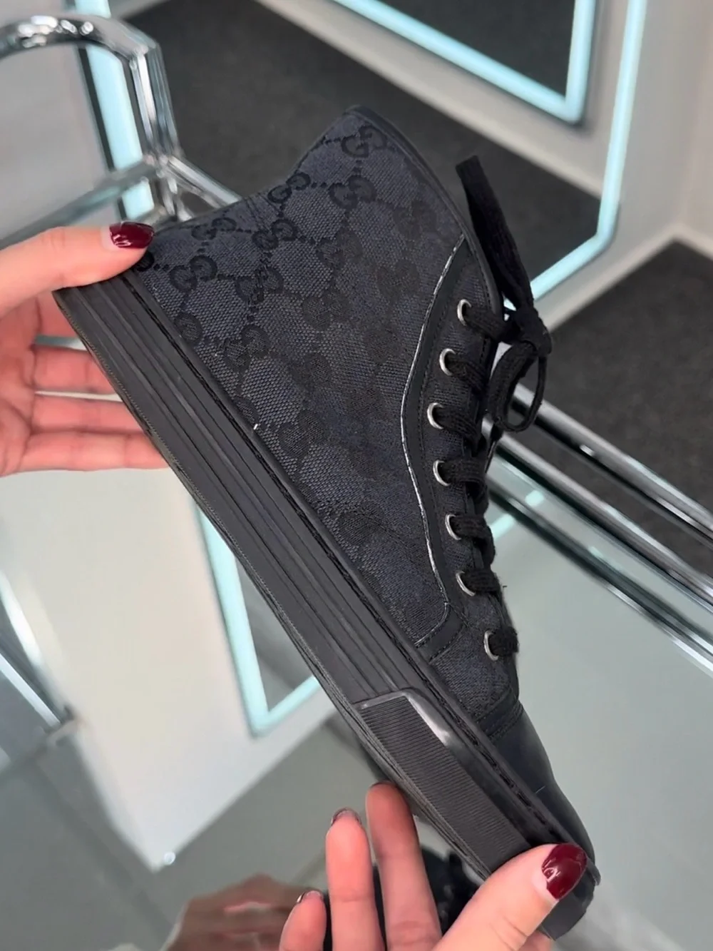 Gucci creasing left
