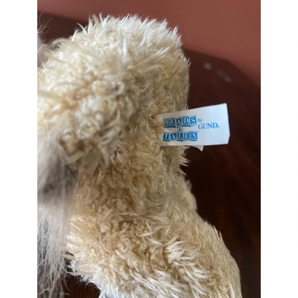 Gund heads tales