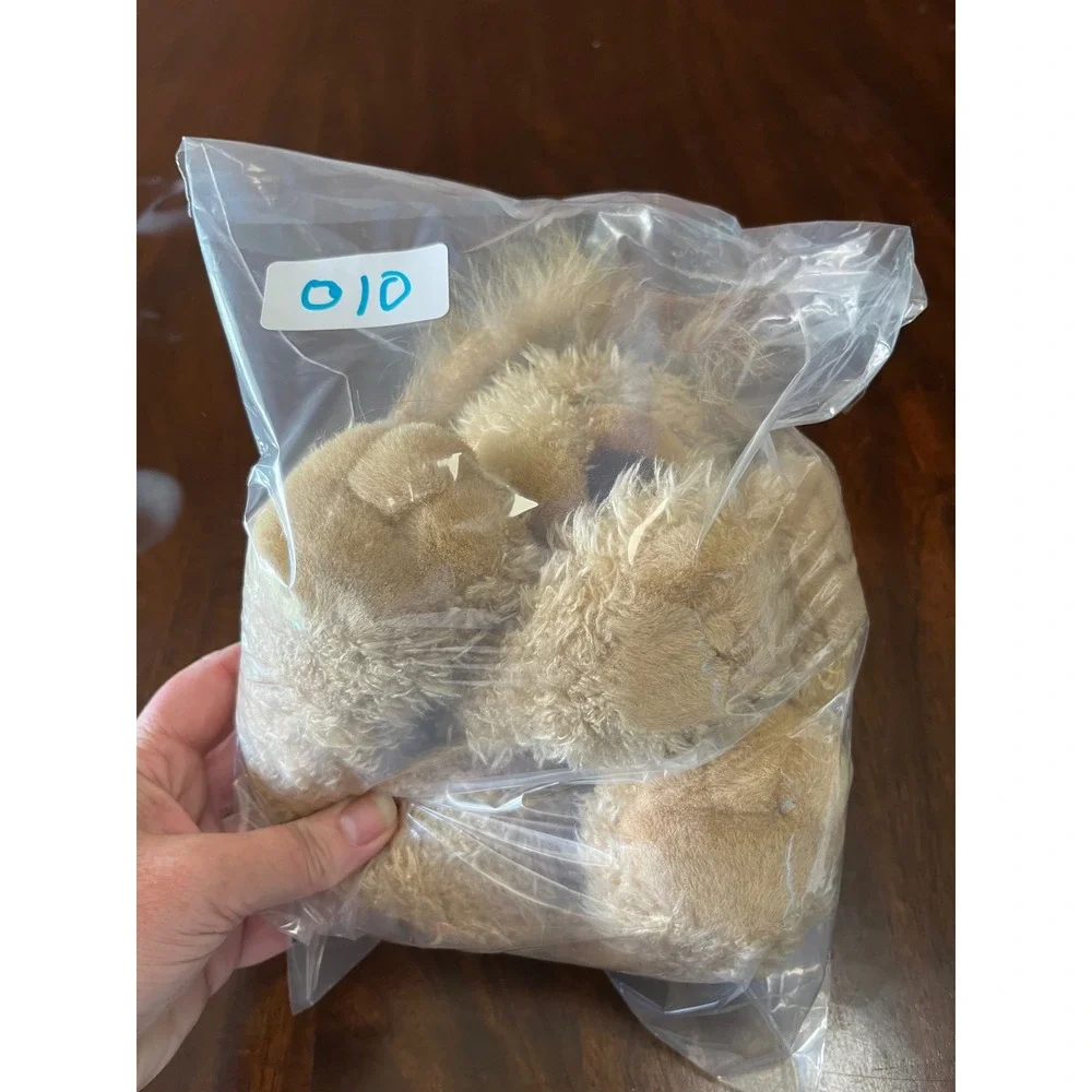 Gund heads tales