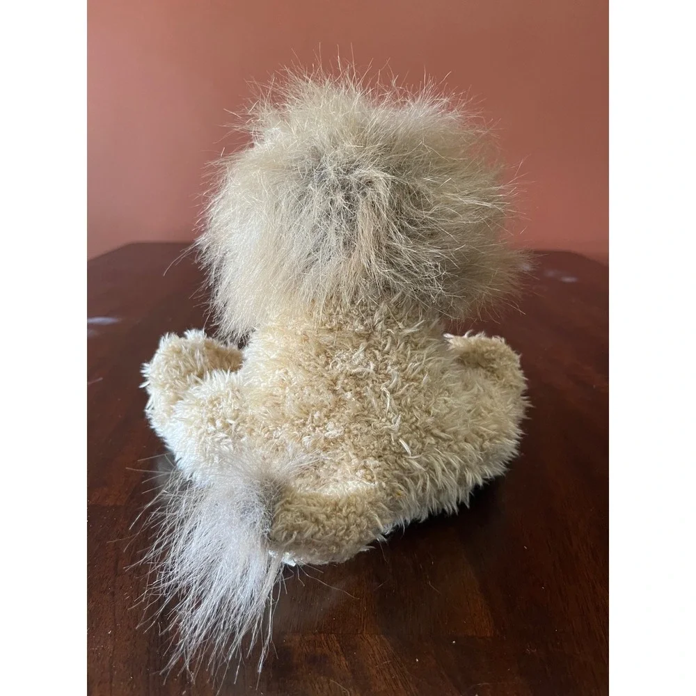 Gund heads tales