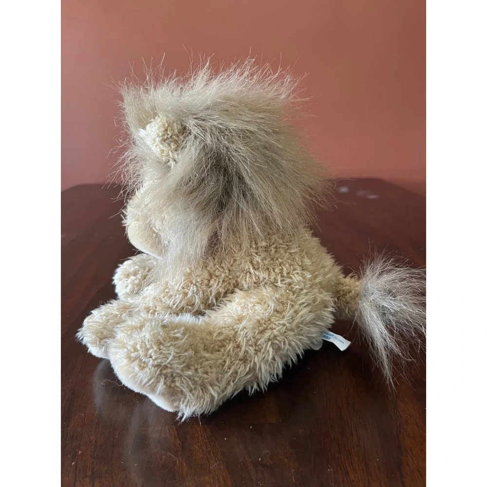 Gund heads tales