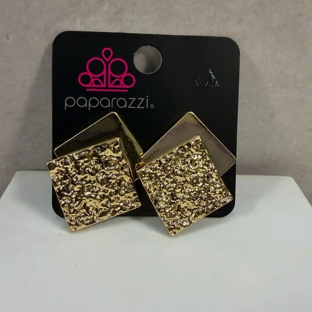 🩷5/$10🩷 Paparazzi Gold Textured Square Double-Panel Earrings