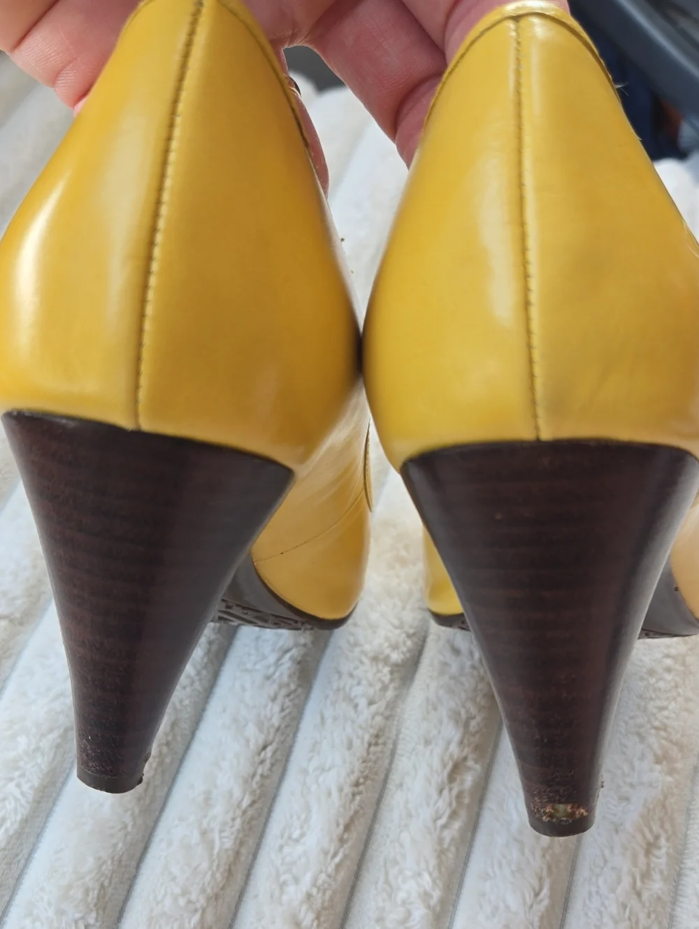 Anne Klein excellent gently
