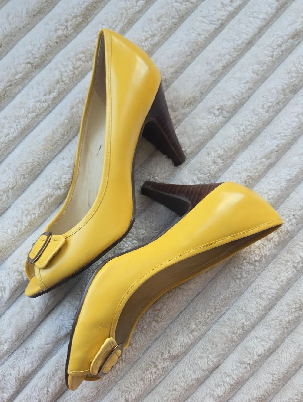 Anne Klein excellent gently