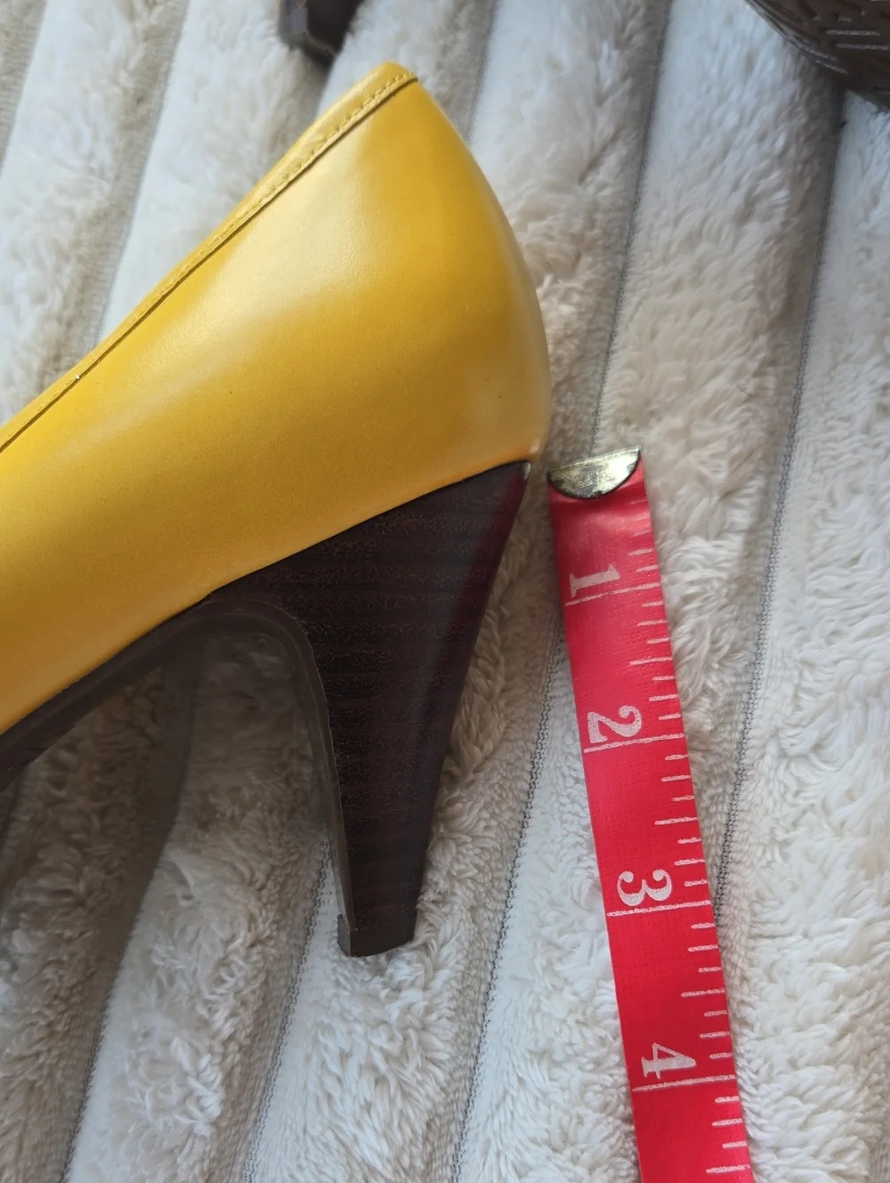 Anne Klein excellent gently