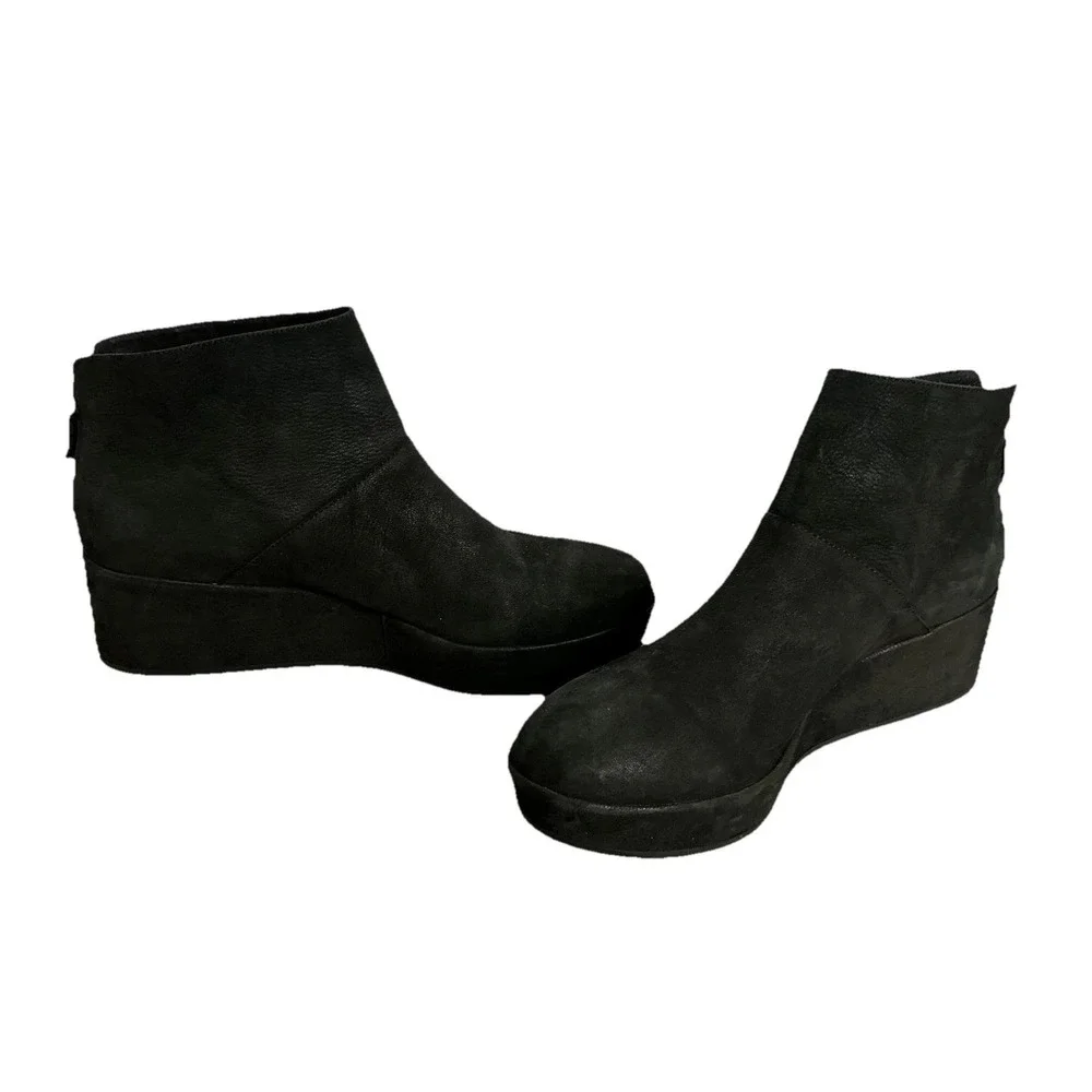 Eileen Fisher modern wedge soft