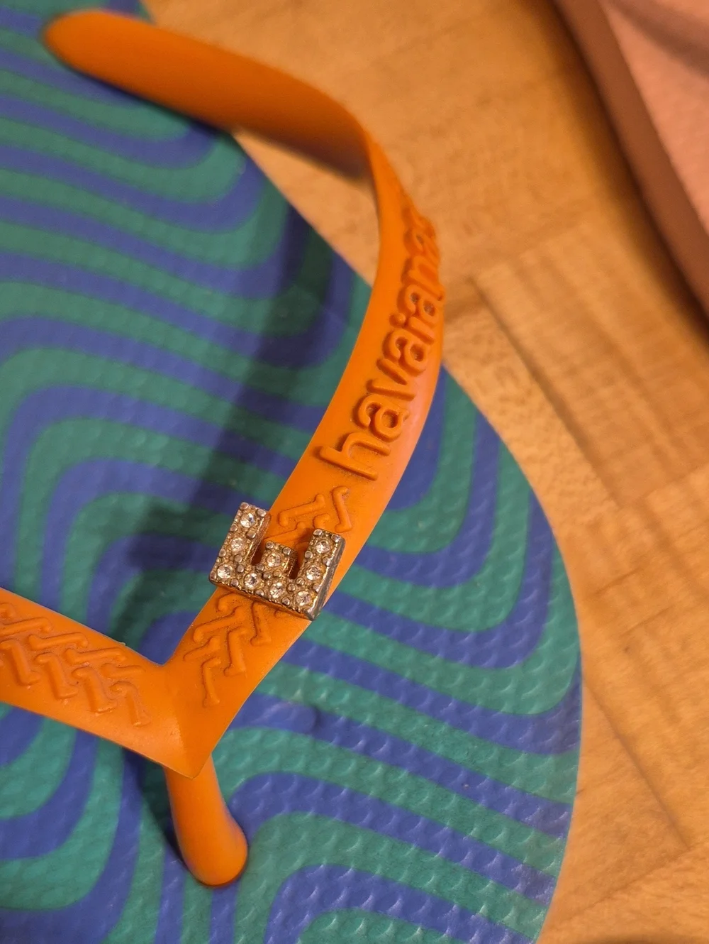Havaianas bag size