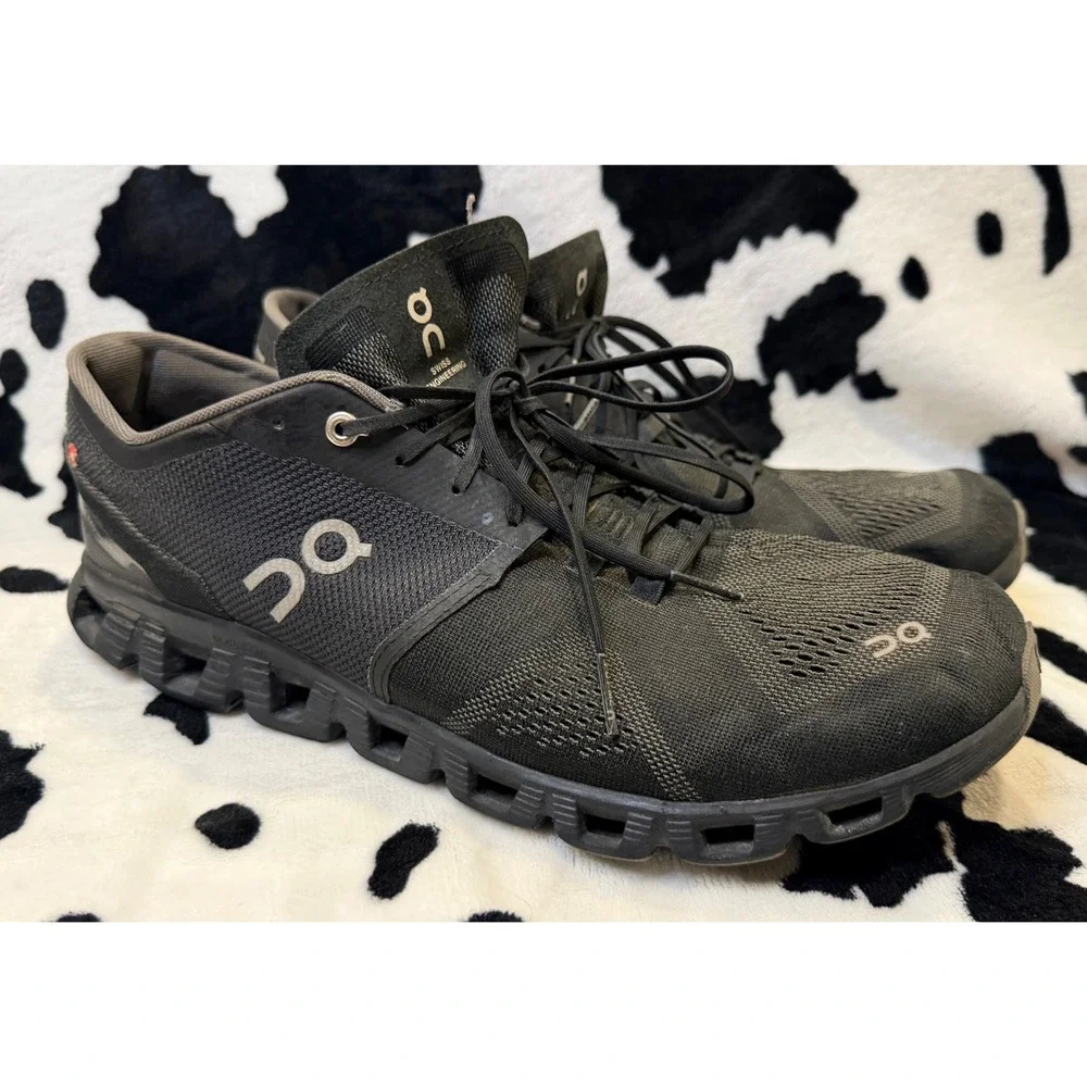 On Running Cloud X Mens Black Training Shoes Sneakers Size 12 PWL OI