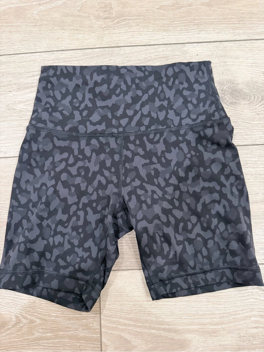 lululemon athletica ***the tag