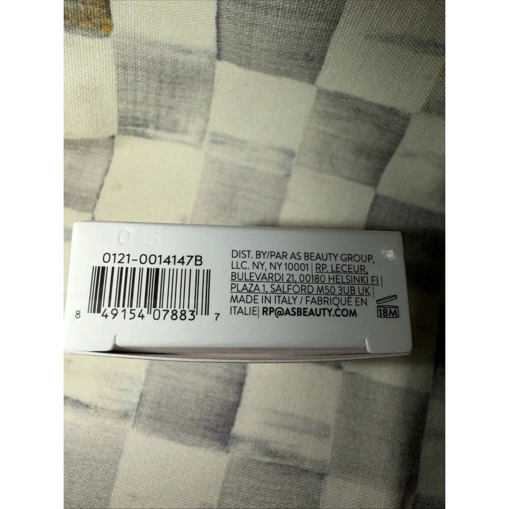 Laura Geller two complimentary
