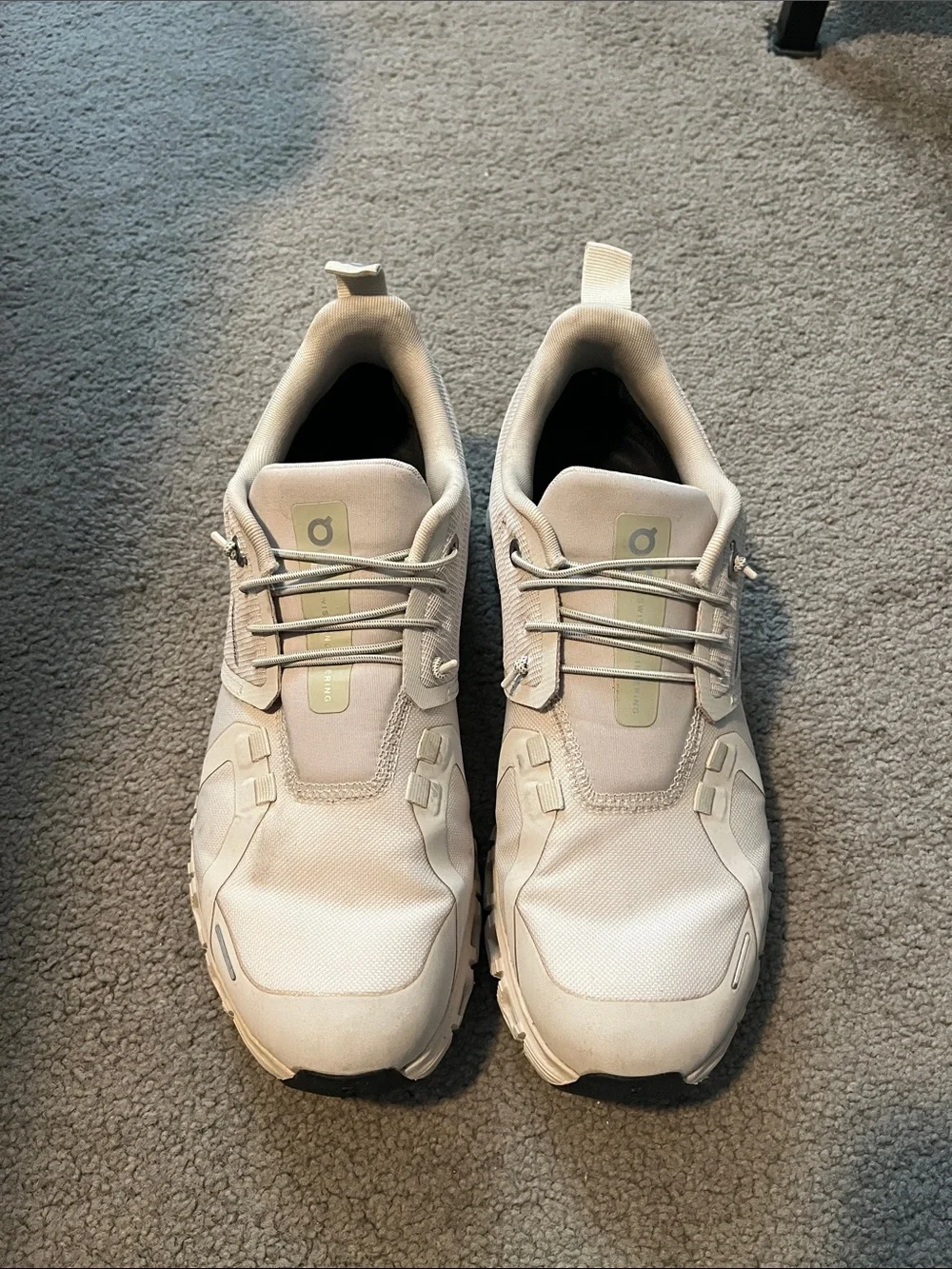 On Running light beige
