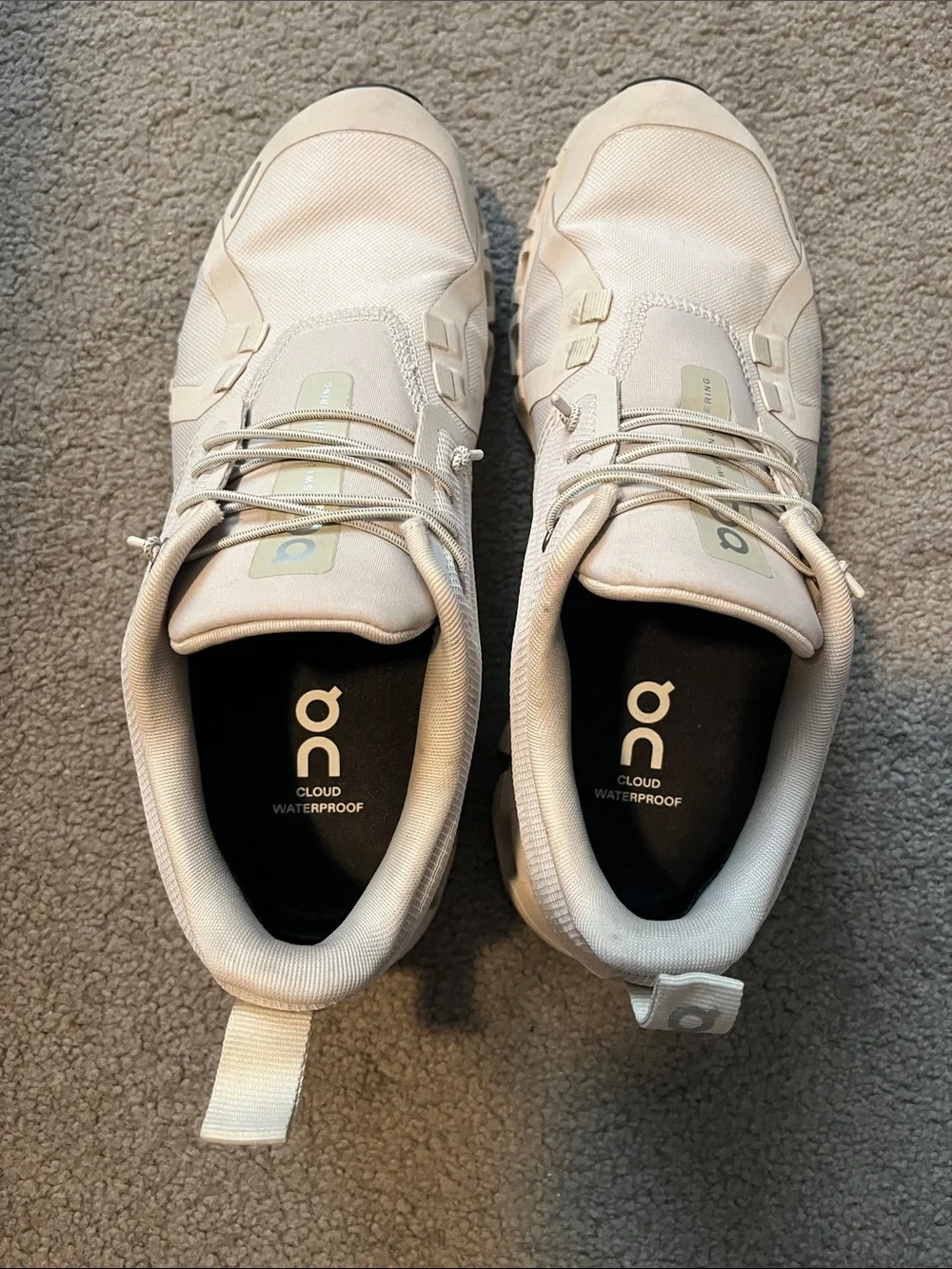 On Running light beige