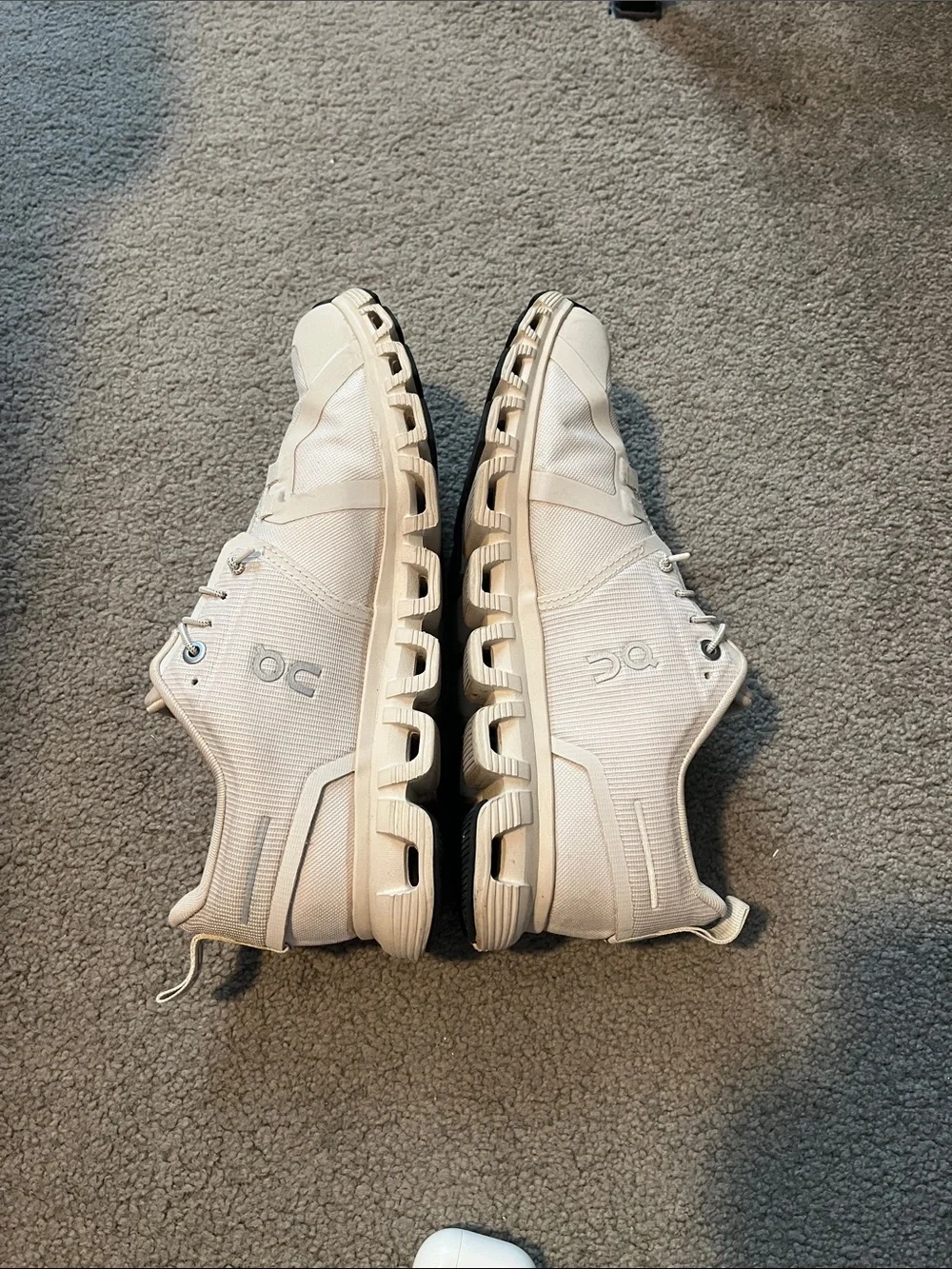 On Running light beige