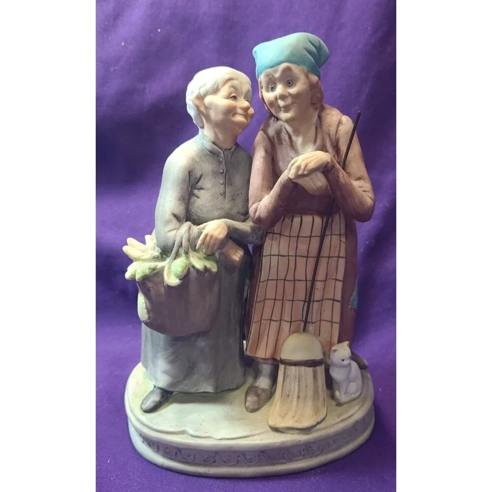 LEFTON CHINA 4724 PORCELAIN TWO OLD WOMAN WITH CAT DOING CHORES FIGURINE JAPAN