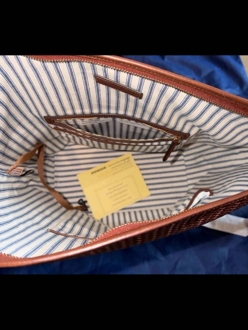Dooney & Bourke adds zipper smoke