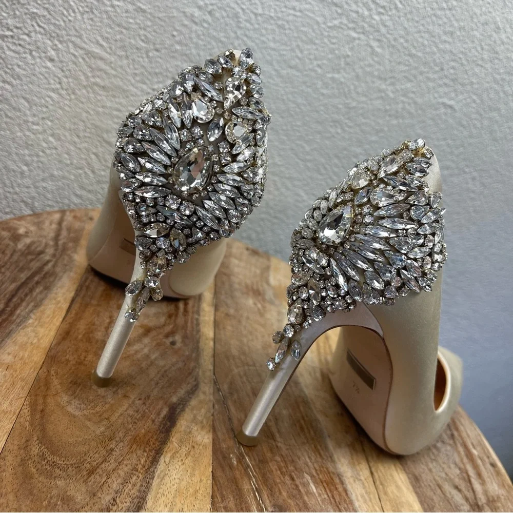 Badgley Mischka l 7.5 Gorgeous Ivory Rhinestone Embellished Bridal Wedding Heels