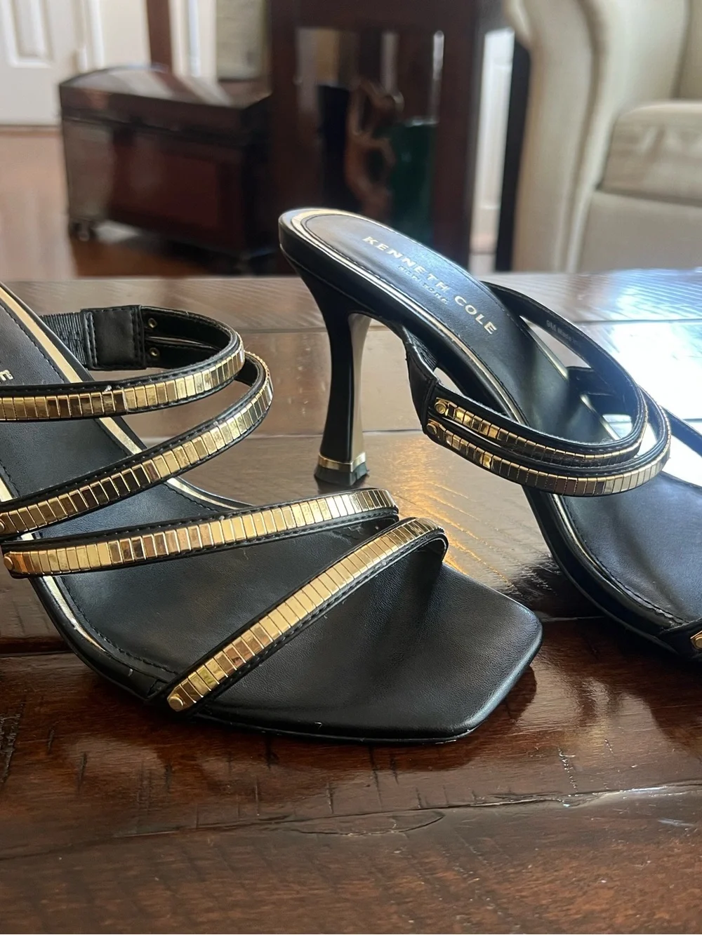 Kenneth Cole chic kenneth