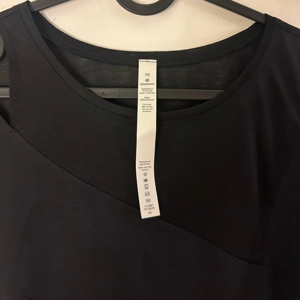 lululemon athletica •excellent like