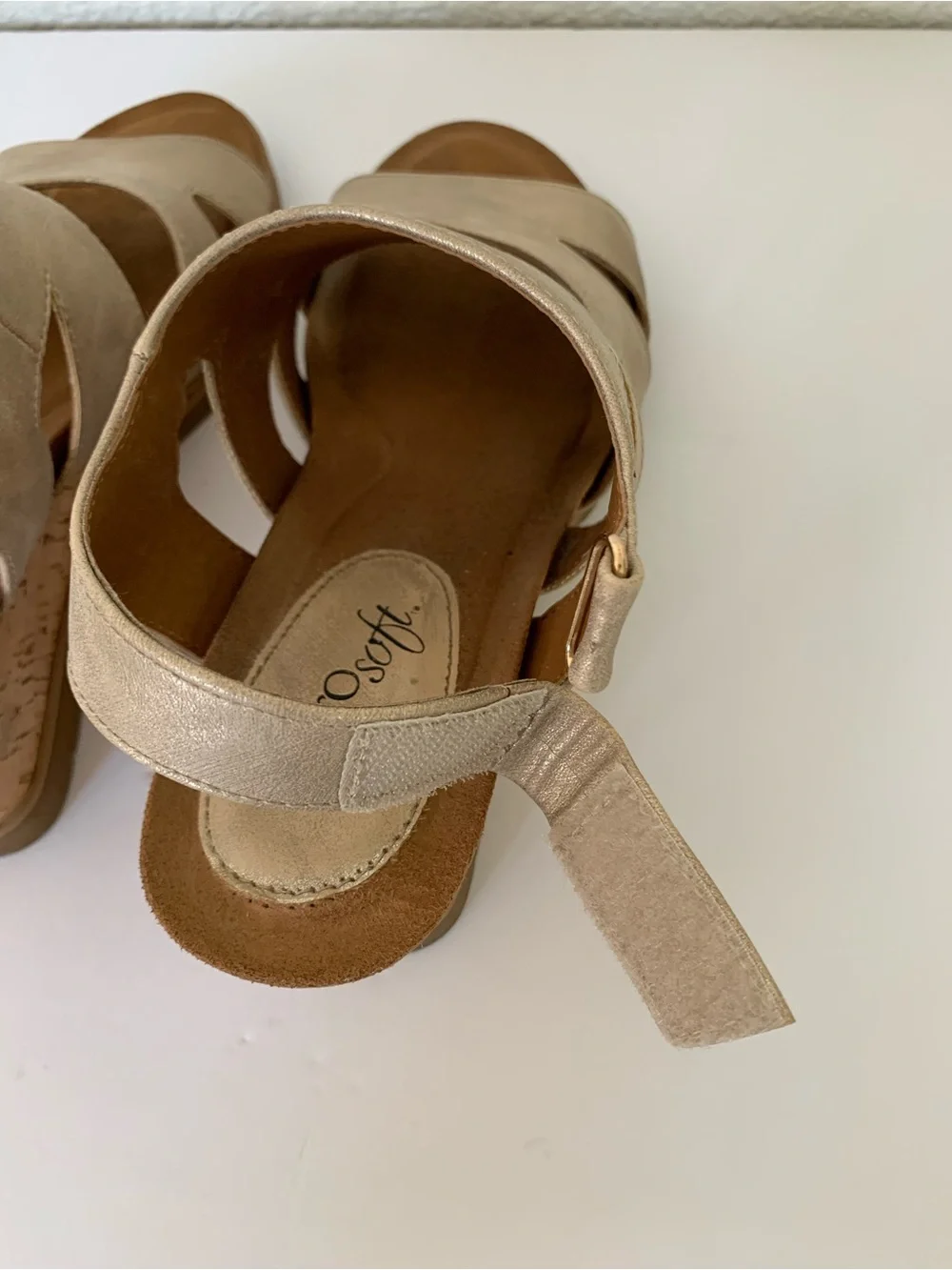 Sofft metallic gold