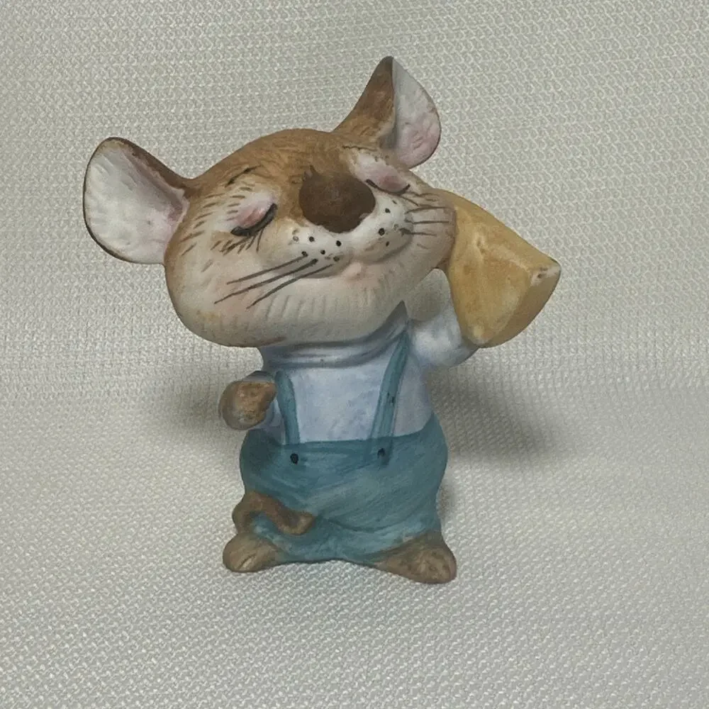 HOMCO Porcelain Figurine Mouse With Cheese No. 5601 3.5” Vintage