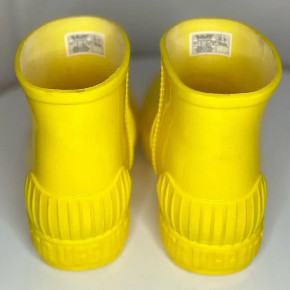 Ugg Drizlita kids canary yellow Sherpa lined rain boots. Size 1