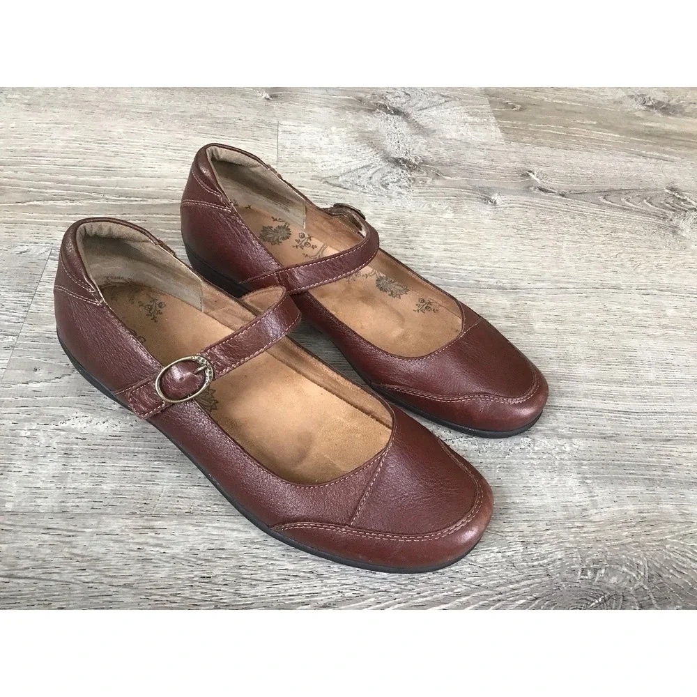 Taos Footwear looking run