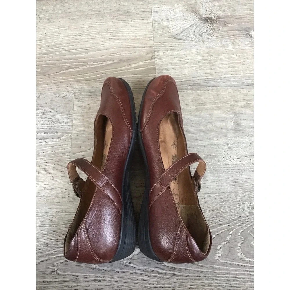 Taos Footwear cleaning detailed
