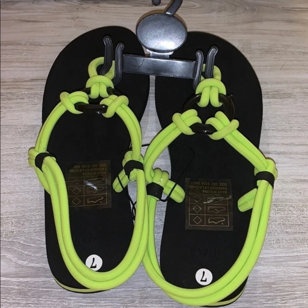 UO foam thong sandals