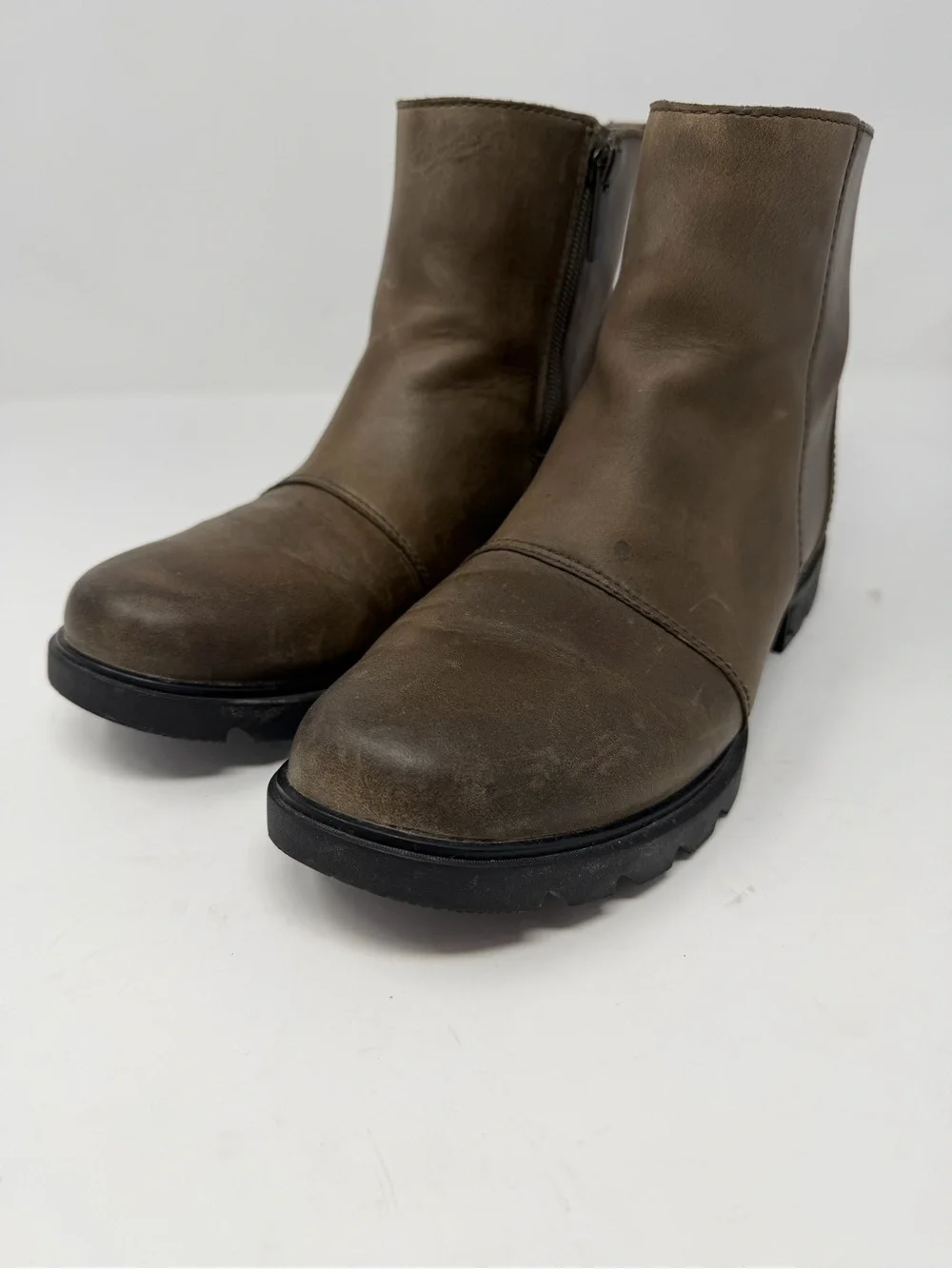 Sorel Leather Emelie Zip Waterproof Lugged Ankle Boots Women’s Size 8