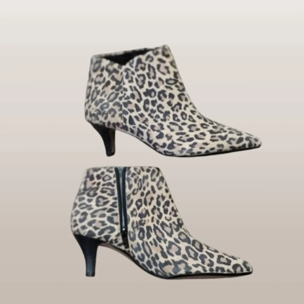 NEW Clarks Collection Leather Ankle Booties 6.5 Leopard Print