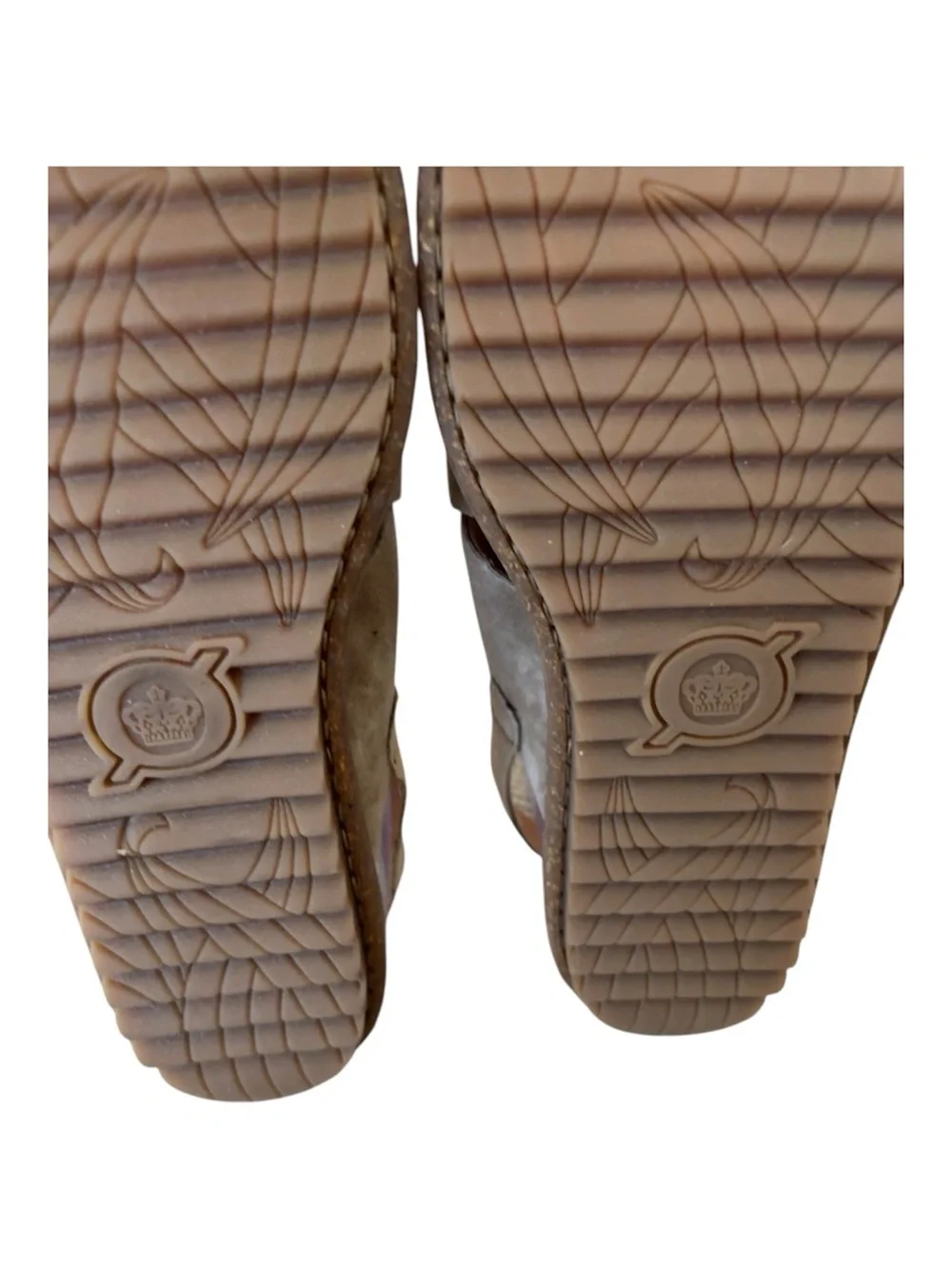 Born Balanga Suede Crisscross Slide Sandals Taupe Comfort Shoes Size 8 NWOB