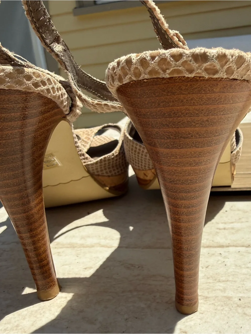 Moda International chic beige
